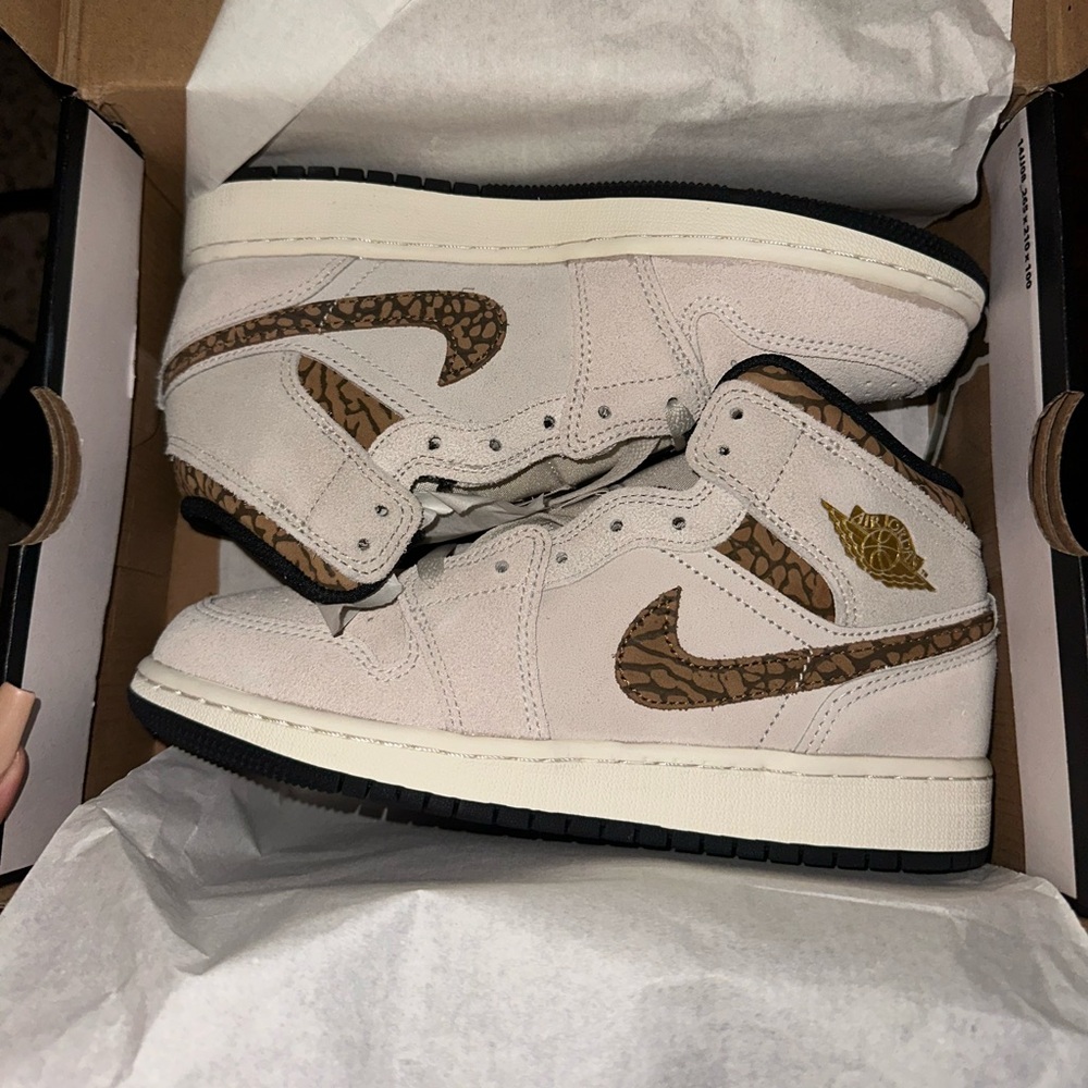 air jordan 1 mid brown elephant print 4.5Y